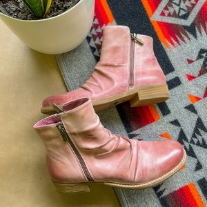 Pink leather ankle boots 7.5